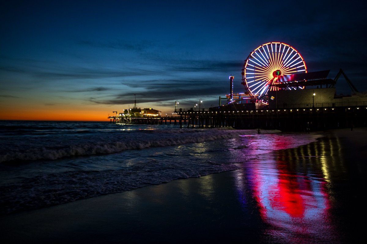 RedCrossLA's tweet photo. We could not tell the #RedCrossStory without our talented volunteer photographers. 📸 Thank you @JillphotoLA for these beautiful photos of the Santa Monica Ferris Wheel lit up in Red Cross RED.
And thank you to our friends at @pacpark for this show of support for #RedCrossMonth! https://t.co/85wpS1Yljq