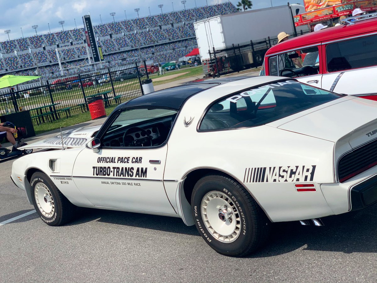 DAYTONA's tweet photo. It’s a beautiful weekend for the 31st Annual Spring Turkey Run! 

Join us in the infield through Sunday for the car show, car corral and swap meet! https://t.co/XVS4PWEMb0