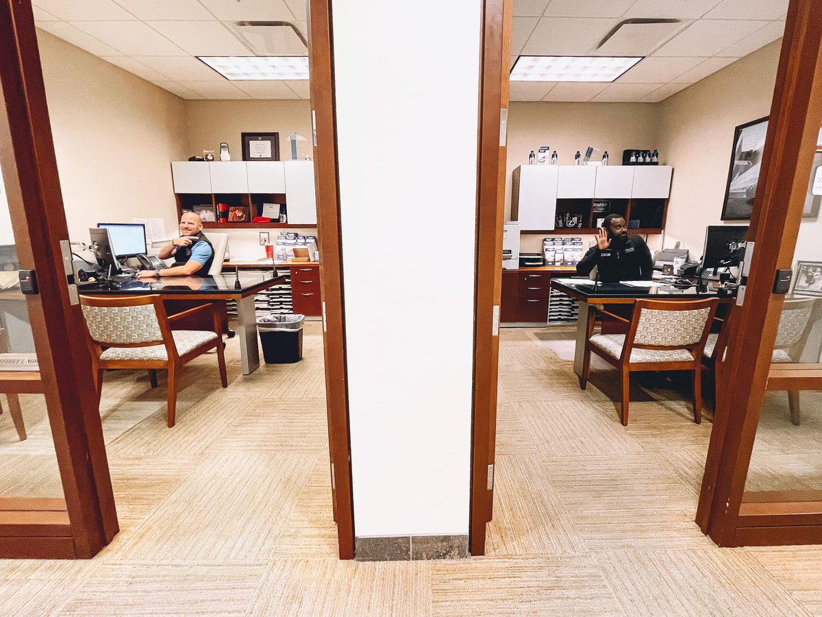 LexusNorthlake's tweet photo. #FriendshipGoals are having adjoining offices and still calling each other on speaker, just to talk...

In @JonGordon11's book #Soup he says, “employees who have a best friend at work are more engaged.” 
#HendrickCares #FriendshipFriday #Goals #Team #Lexus #LexusTeam #Family https://t.co/Myn3mqLn8z