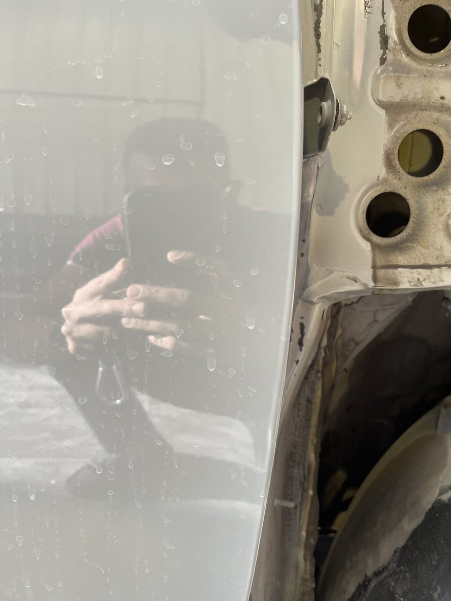 akhyil's tweet photo. @SkodaIndia  @Zac_Hollis_  @JaiAutoskoda When the plastic from my doors was removed it was very visible how the front two doors had been painted also to match the paint with the fender. You can see the difference when you compare it to the rear passenger doors (8/10) https://t.co/eMkM2cSohh