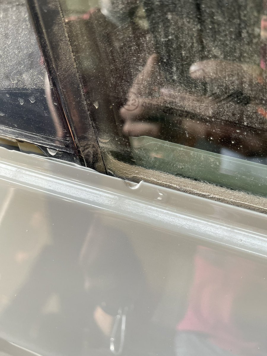 akhyil's tweet photo. @SkodaIndia  @Zac_Hollis_  @JaiAutoskoda When the plastic from my doors was removed it was very visible how the front two doors had been painted also to match the paint with the fender. You can see the difference when you compare it to the rear passenger doors (8/10) https://t.co/eMkM2cSohh