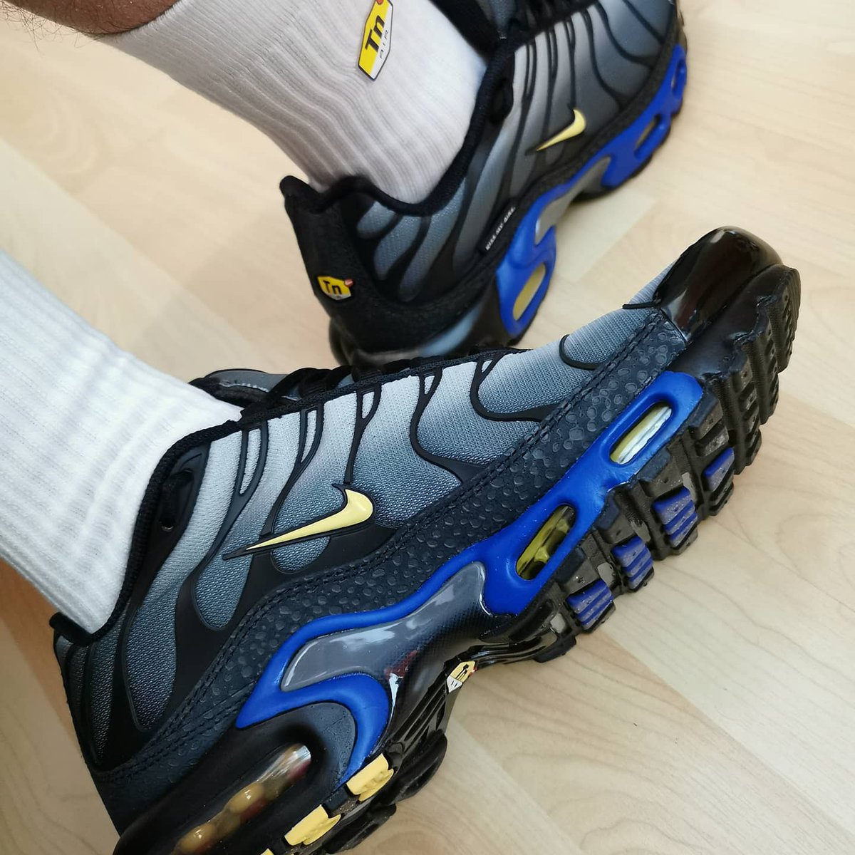willspilsbury's tweet photo. KISS. MY. AIRS. 😁😍 Happy #airmaxday everyone! #kissmyairs #newkicks #fresh #latestdrop #niketn #airmaxplus #nike #nikeairmax #whitesocks #nikesocks #tnsocks #kotd #sneakerhead #nofilter #rawimage #unedited https://t.co/CVQn8grLhV