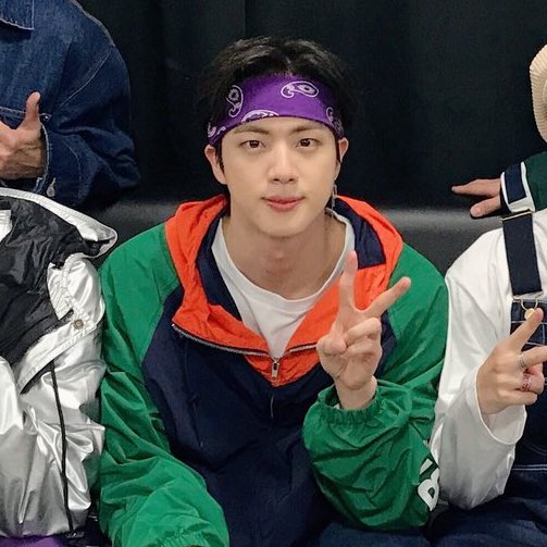 jin pics 🧑🏻🚀 tweet media