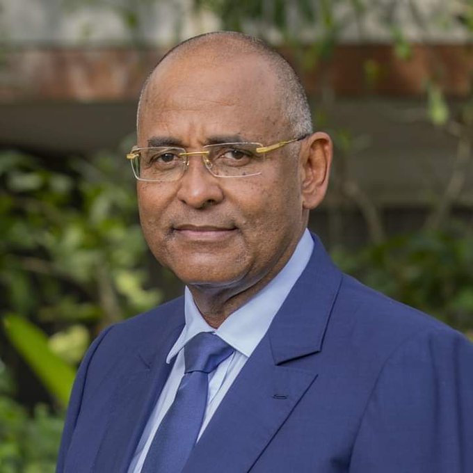 Que ce nouveau challenge soit couronné du succès espéré.
Félicitations cher Grand Frère!