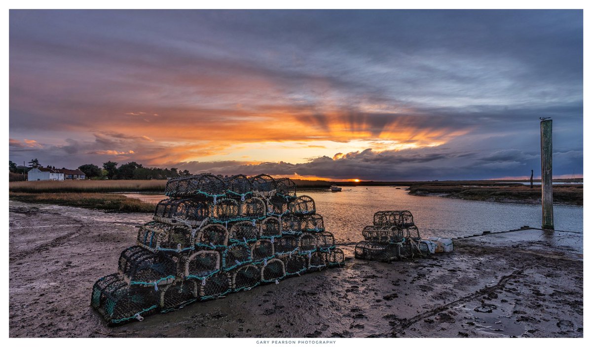 GPearsonJPEGs's tweet photo. Sunset from Brancaster Staithe in #Norfolk today #sunsetphotography #coast @ChrisPage90 @AmandaHouston @LucyWeather @AngliaWeather @itvweather https://t.co/T2GcSciqtL