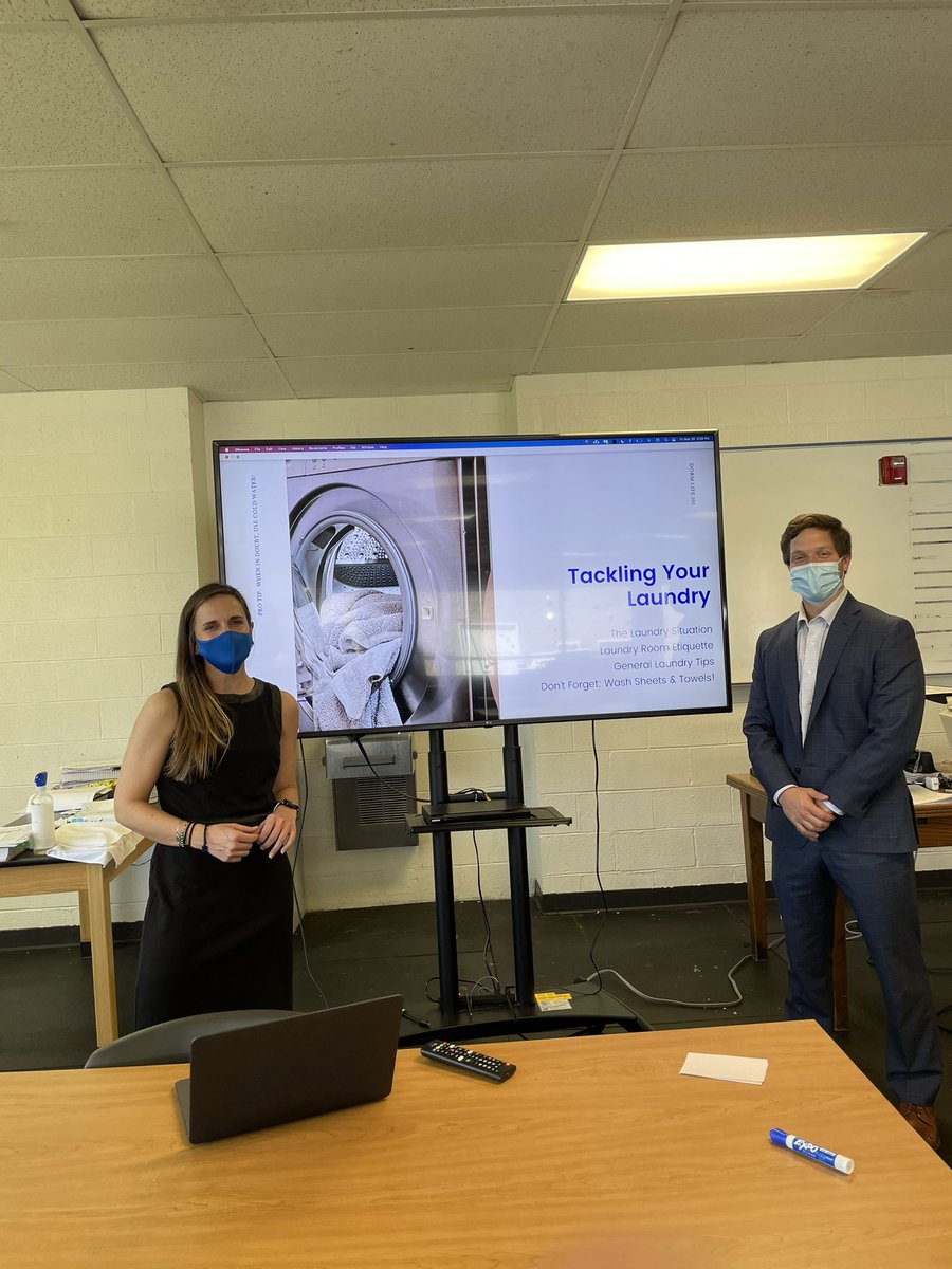 ECS_Head's tweet photo. Grateful for all of our presenters that made “Adulting 101” a fun and informative day for our seniors! The day included alumni career perspectives, expert advice on the transition to college, and practical tips in car care, cooking, dorm living, and professionalism! @BGAwildcats https://t.co/P64lGz8iYR