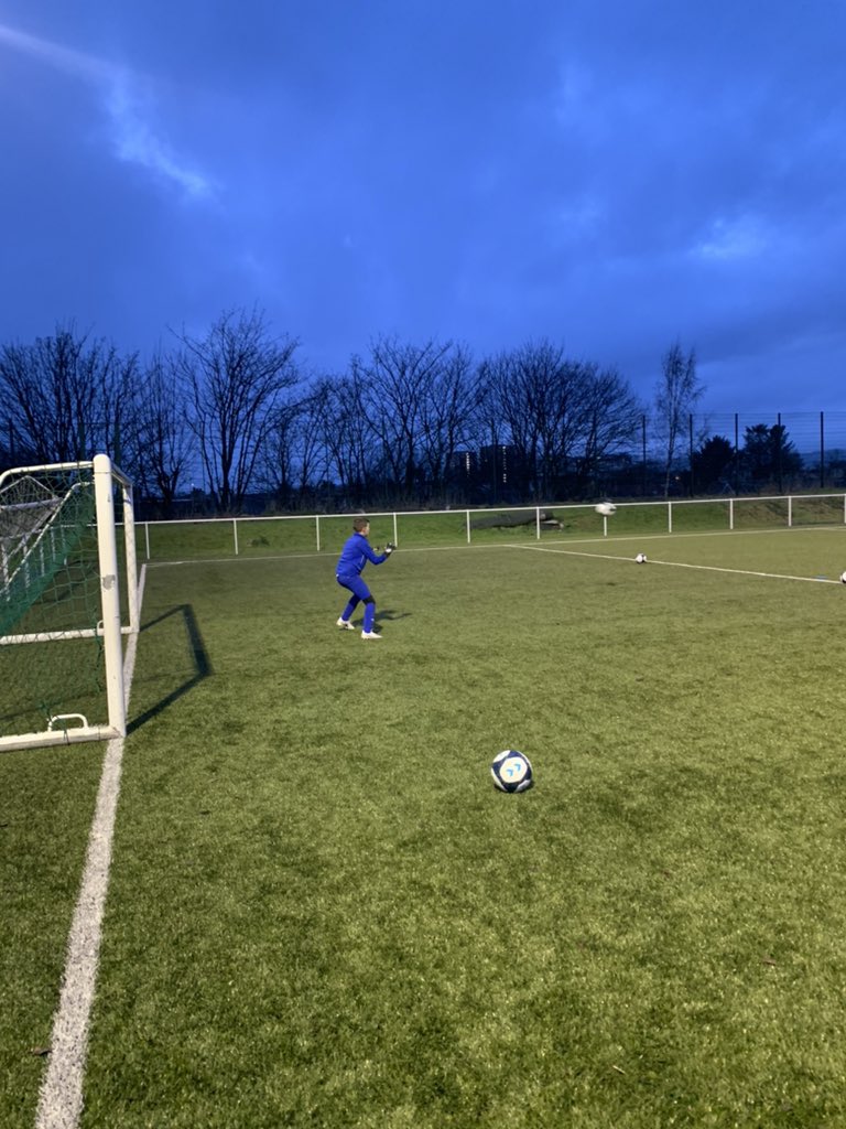 Well done to all the goalies at Sons of Struth Academy tonight. They were all flying &amp; making loads of quick decisive decisions in difficult conditions on top of being off for so long. Great stuff!! ⚽️🙌🏼 #goalkeepertraining #development #saves