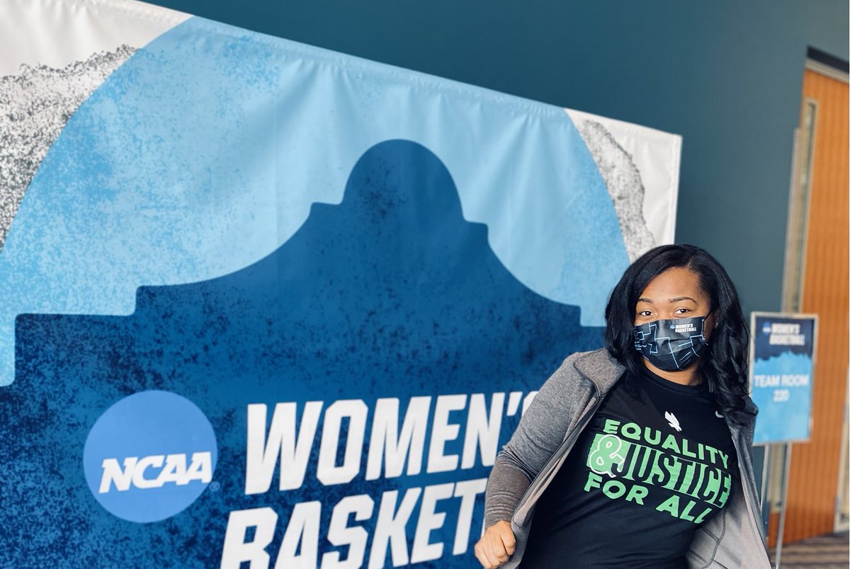 Aj_Oliver14's tweet photo. Live from San Antonio! #UNiTyFriday #GMG https://t.co/l61sobSZJl