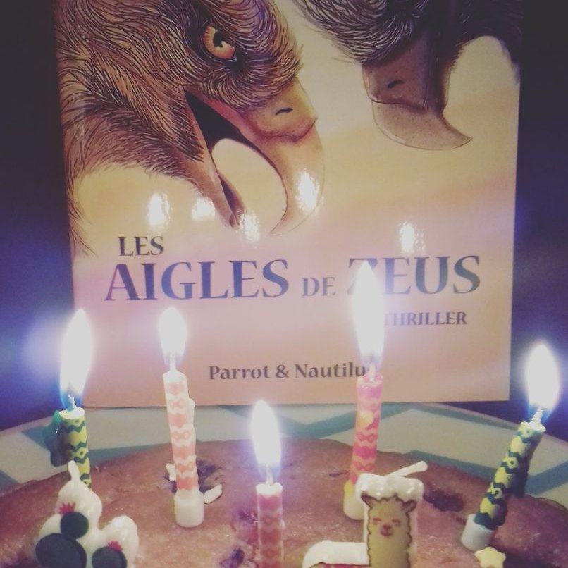 SRivercombe's tweet photo. 5 ans d'aventures ! Merci à vous tous 💞😘
Joyeux anniversaire aux Aigles 🪶🎉
#roman #LesAiglesDeZeus #StephanieRivercombe #livre #thriller #VendrediLecture #saga #polar #fantastique https://t.co/5cCgb5593z