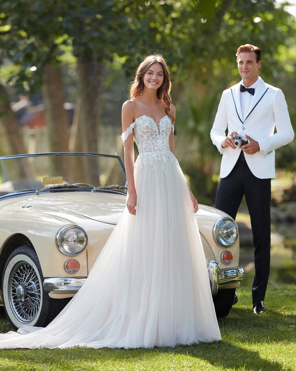 A gown designed to make you dream! Meet our elegant Cincinnati dress from our #AireRoyale collection and feel the love❤️

Find the dress here: ow.ly/OZal50E9NqI

#AireBarcelona #AireBarcelona2021 #AireRoyale2021 #WeddingDress #BridetoBe