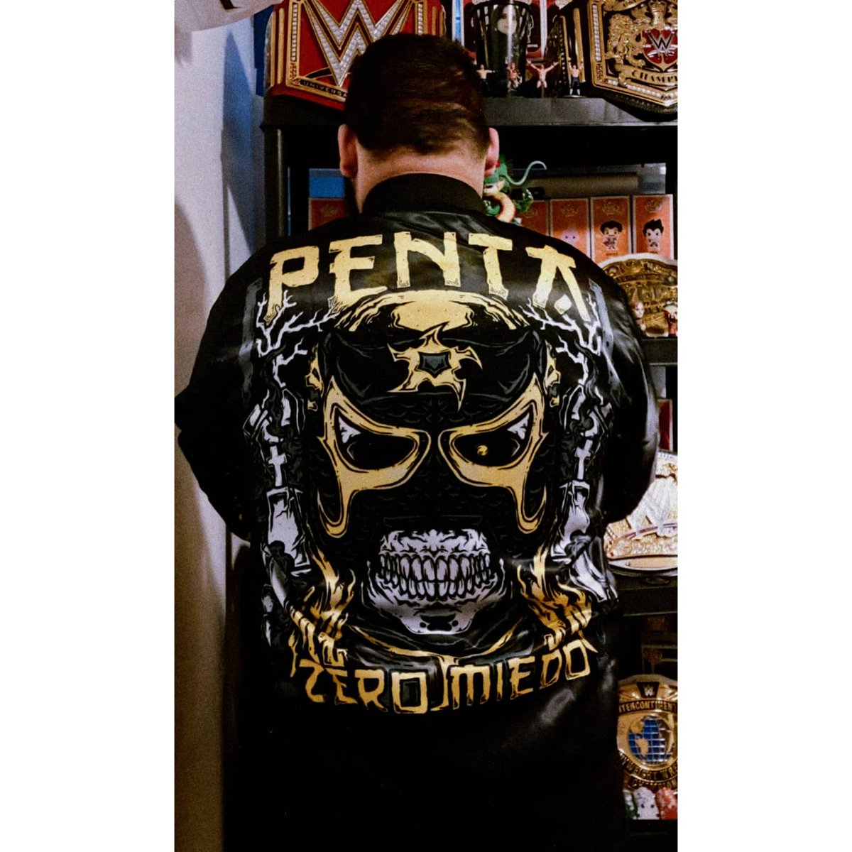 Zero Miedo!!
@NERDSClothingCo jacket of one of my favorites, @PENTAELZEROM 
@ReyFenixMx 
#pentaelzerom #reyfenix #AEW