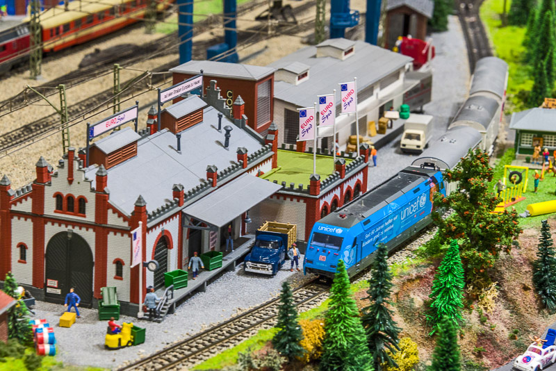 45 trains moving on 2 km of track. So much details to check out. #attraction #Osoyoosbc #modeltrains #railroad #trains