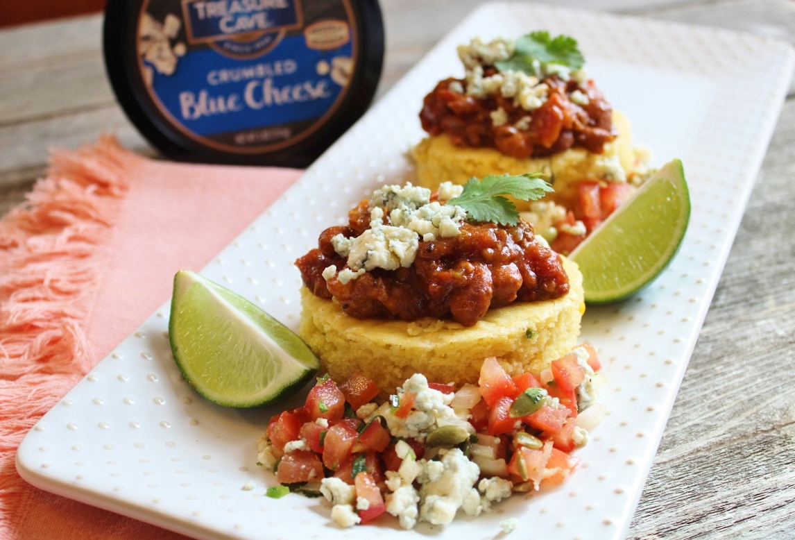 TodaysHomeKitc1's tweet photo. Buttermilk-Blue Cornbread Cakes with Beef and Blue Cheese Chili garnished with Blue Cheese Pico de Gallo.
#cheesychilicookoff #Contest #treasurecavecheese https://t.co/kYrmkrwtZ9