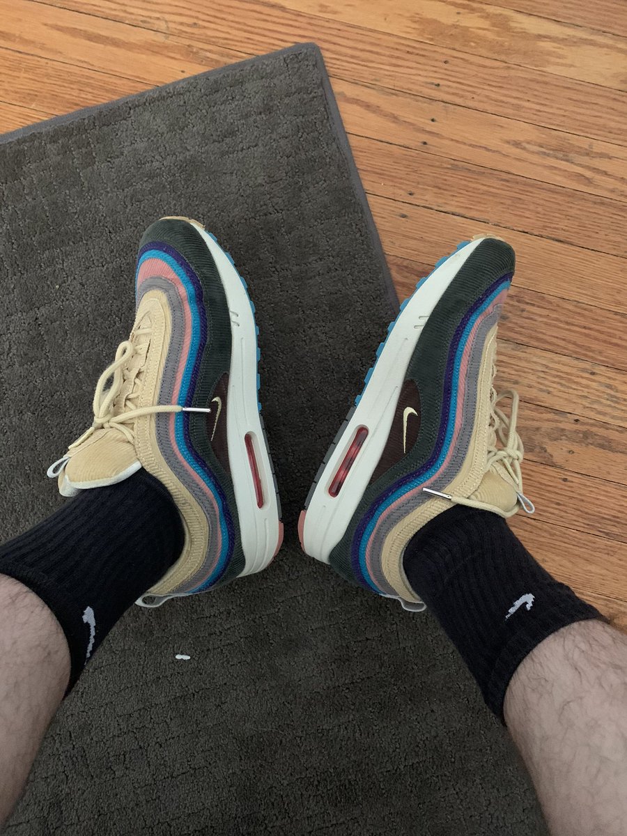Zwesys's tweet photo. Happy #AirMaxDay https://t.co/GsfPYRIYOq