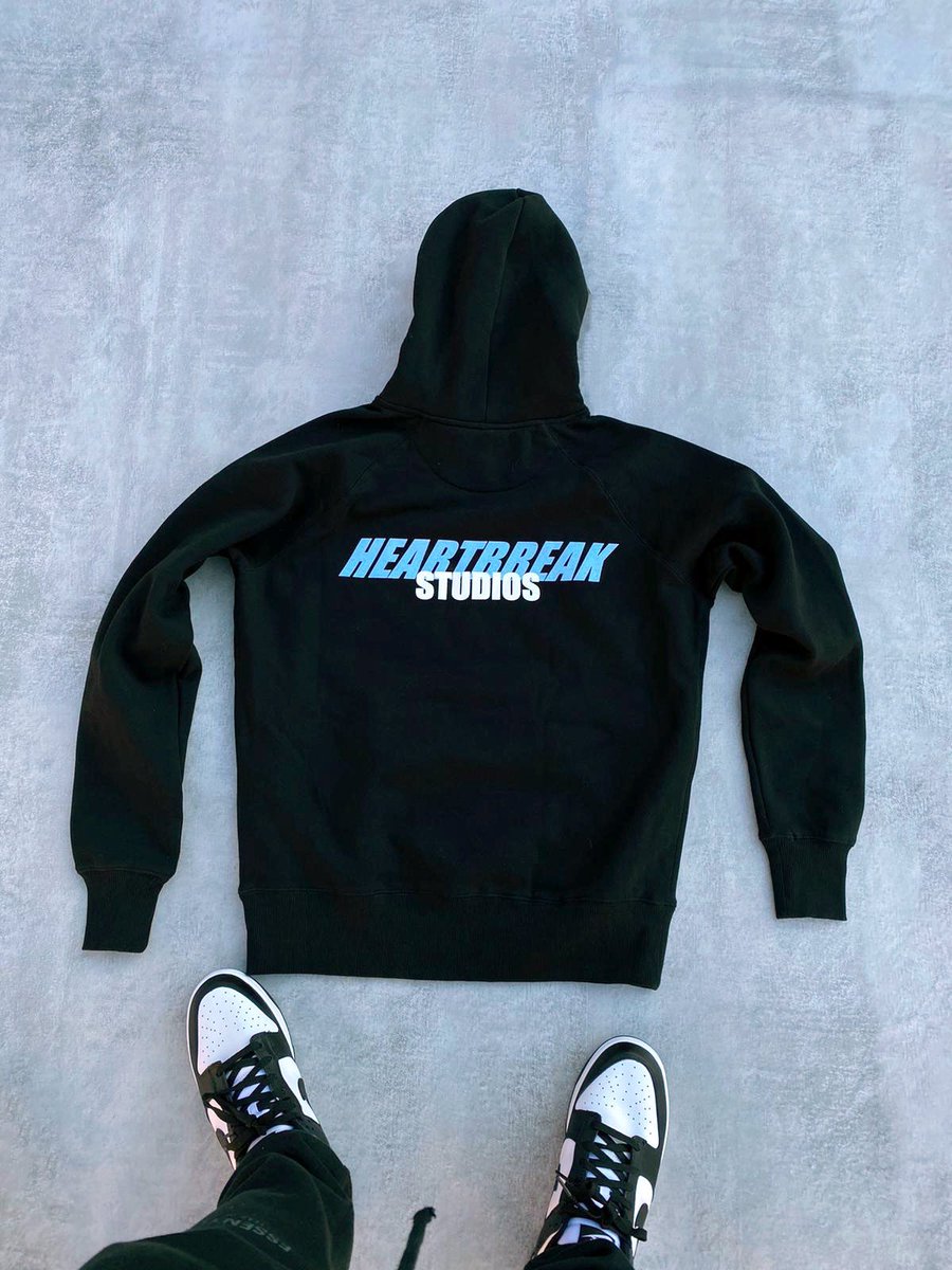 HeartbreakStdio's tweet photo. BUBBLEGUM BLUE OUT NOW https://t.co/cYKAWM4fy1
