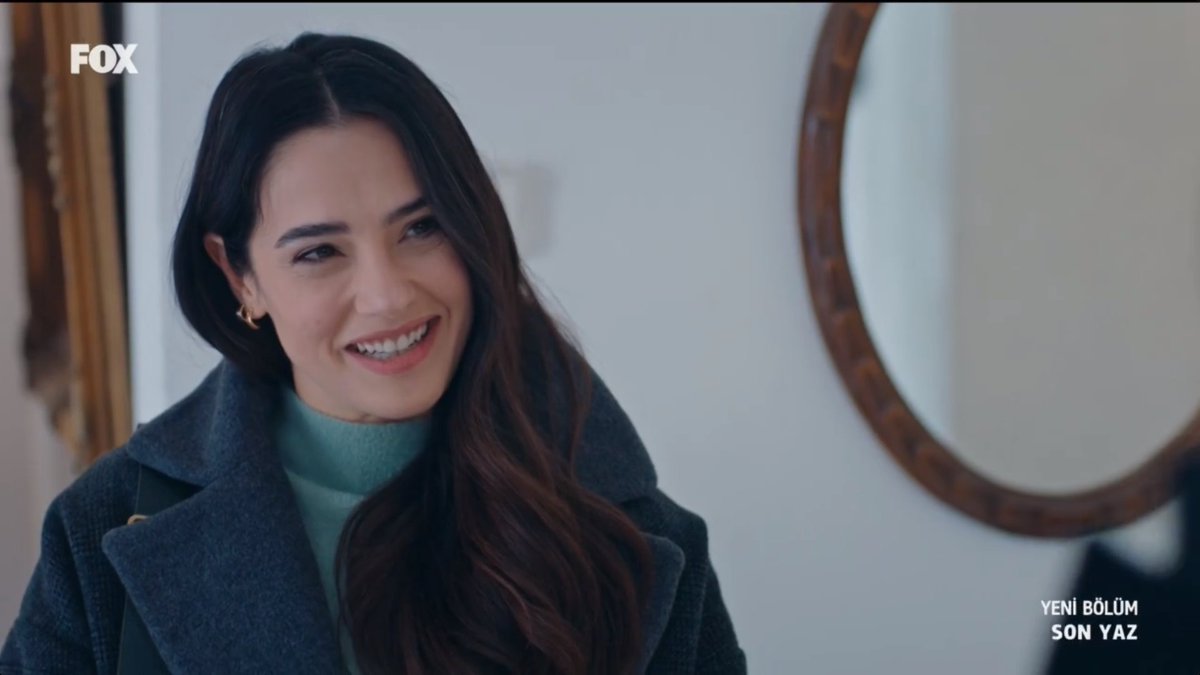 dizianaIiz's tweet photo. Gereğinden fazla övülmesi gereken kişi... Verdiği özgüven, eşinin her daim yanında olması, Akgün'e bir anne gibi yaklaşması... Funda Eryiğit seni ayakta alkışlamak istiyorum. 👏 #sonyaz #yenihayat https://t.co/VIog3tBId1