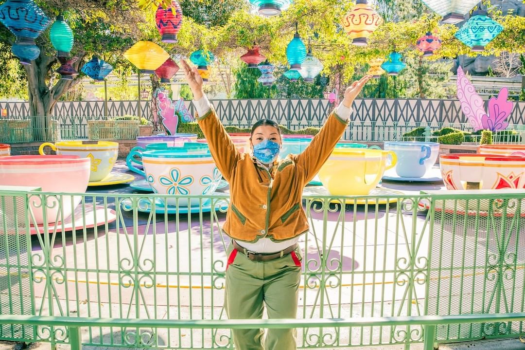 DisneyphileLIVE's tweet photo. (#DisneyCastLife) Les Cast Members des attractions de #Disneyland et Disney California Adventure sont de retour sur leur lieu de travail et se préparent à la réouverture des parcs le mois prochain ! https://t.co/1E1gd4dris https://t.co/D5CyZLbako