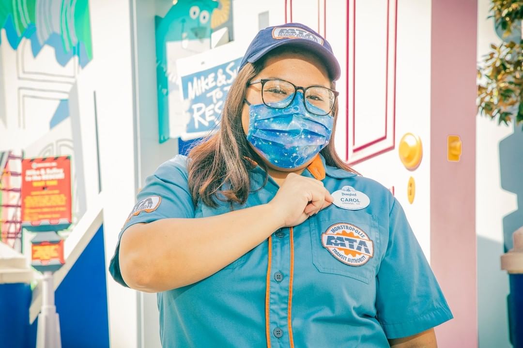 DisneyphileLIVE's tweet photo. (#DisneyCastLife) Les Cast Members des attractions de #Disneyland et Disney California Adventure sont de retour sur leur lieu de travail et se préparent à la réouverture des parcs le mois prochain ! https://t.co/1E1gd4dris https://t.co/D5CyZLbako