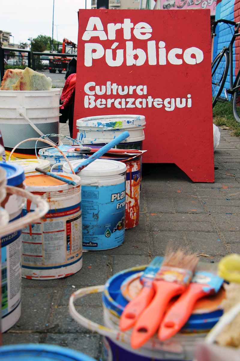 CulturaBe's tweet photo. 🧑‍🎨| En el #MesDeLaMujer, te invitamos a conocer la intervención artística de Av. Mitre y 10. La obra, con una emblemática frase de Julieta Lanteri, fue diseñada por las trabajadoras de #ArtePúblicoBerazategui de los Programas Potenciar Trabajo y Potenciar Inclusión Joven. https://t.co/dEVKp18Omx