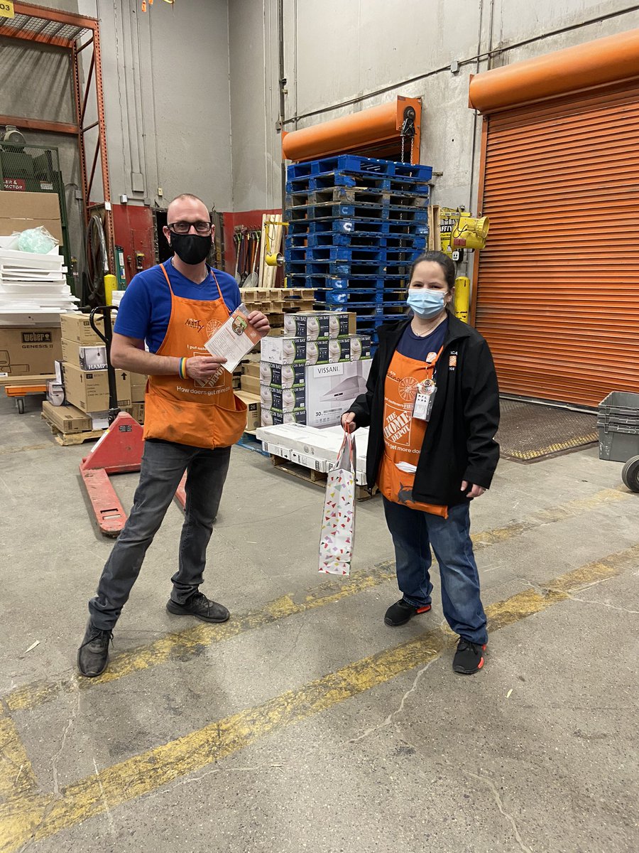 GuarinoSarah's tweet photo. Celebrating our inventory team and all their hard work @Thomas_Jabtecki @tennvols34 @alicat129 @123ilovebeer @thisisme_82 https://t.co/JvjHjRElDo
