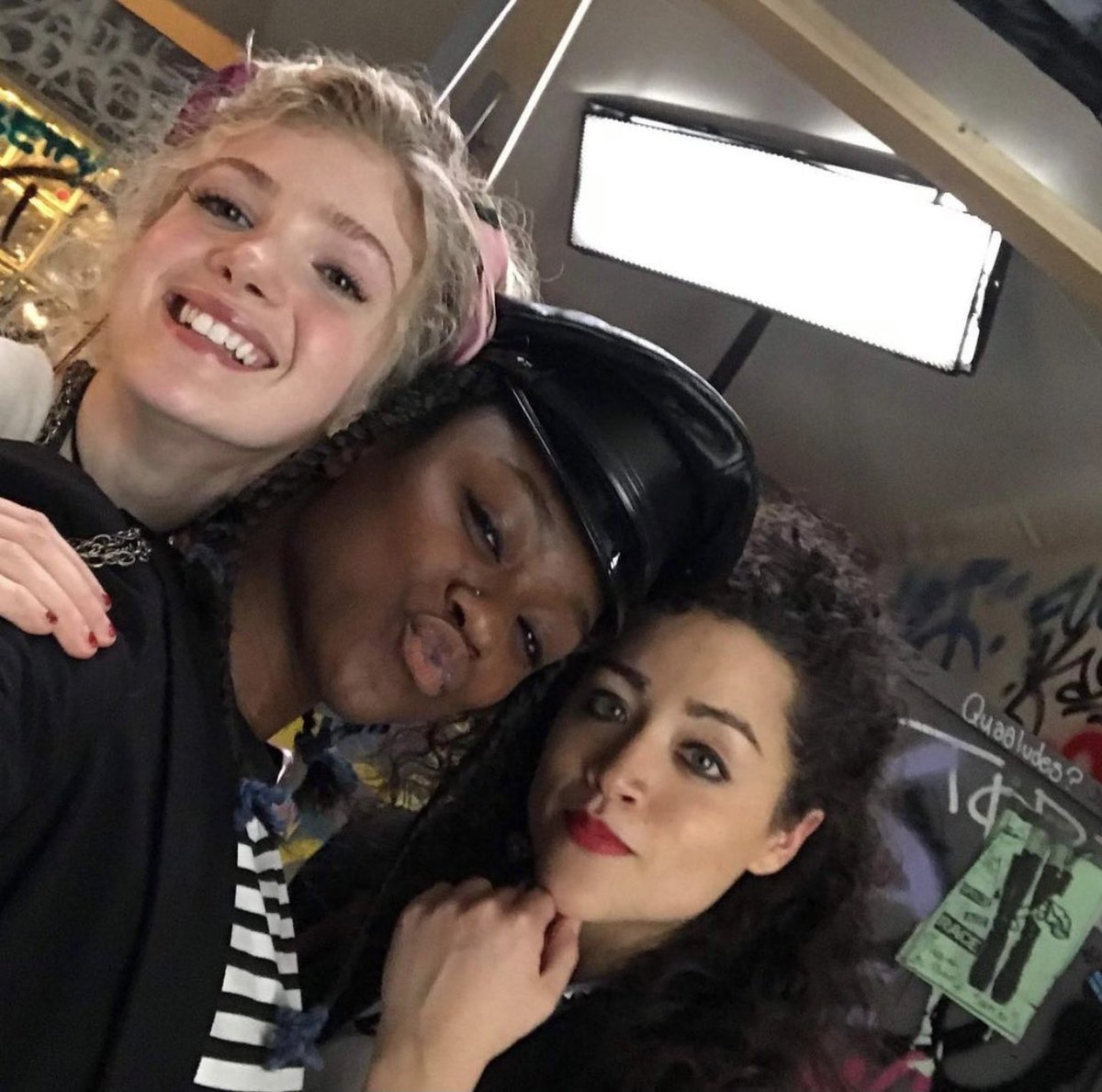 Elena Kampouris tweet media