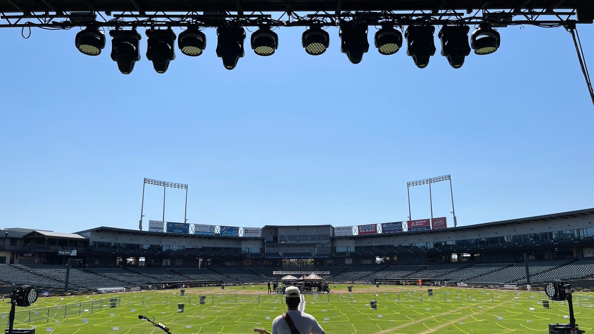 MidlandOfficial's tweet photo. We're #BackToTheMinors y'all. Night one is about to begin in Round Rock, TX. Don't miss our friends @haileywhitters and @FlatlandCavalry ⚾️⚾️⚾️ https://t.co/Zlzb37qwnB https://t.co/43Ji1yj3Yy
