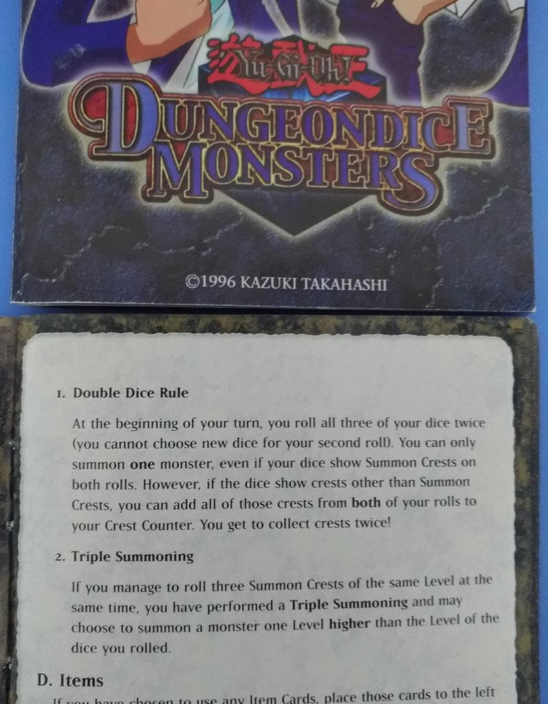 スリージェイ アナログ版ダンジョンダイスモンスターズ の 紋章の出目が偏ることで起きやすいゲーム展開の停滞 膠着の解決策ですが 海外版ルールブックで採用されている ダブルダイスロール トリプル召喚 の２つを適用するとかなり改善されますよ