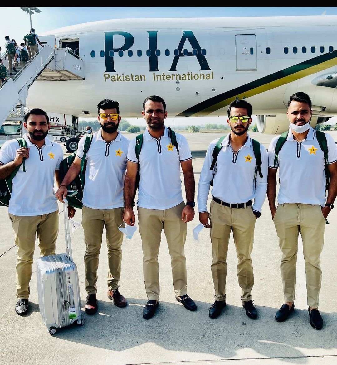 ShehzadiQueen's tweet photo. MashaAllah ❤️
Our United RotiGroup 😏🤩
@RealHa55an @76Shadabkhan @AasifAli2018 @FakharZamanLive @iFaheemAshraf 

#pakstar #pakhero #trending #PakvsSA #offtoafrica #explore #sports #cricket https://t.co/7rm3Mld3UL