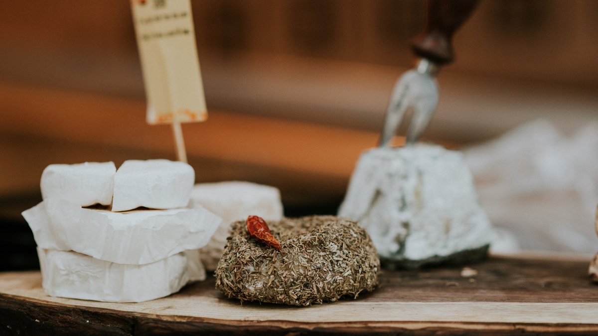 CanadianOpera's tweet photo. Treat yourself! 🍾🧀🍷

Ahead of the Fine Wine Auction (Apr 19-23), our partners at @PellerVQA @Cheese_Boutique &amp; @PerrierJouet have created gift hampers for anyone making monetary donations to support the #COCEnsemble.

For more details, visit https://t.co/NRC6ucCr2x https://t.co/nKUgZp3BeG