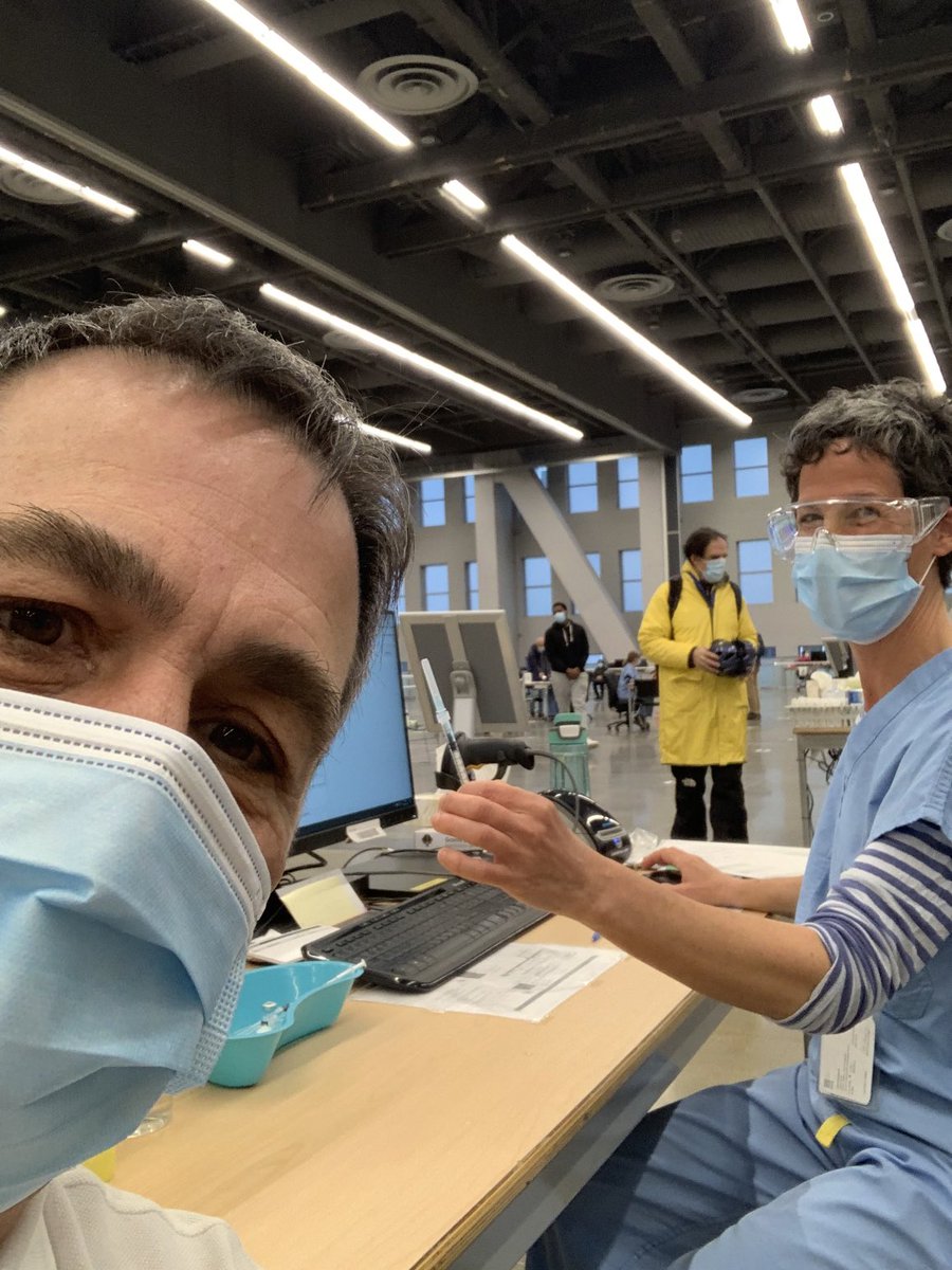 prodrigue's tweet photo. Vaccin REÇU. Très bien organisé au Palais des Congrès! Chapeau aux personnes responsables. https://t.co/J2O5kC4yEm