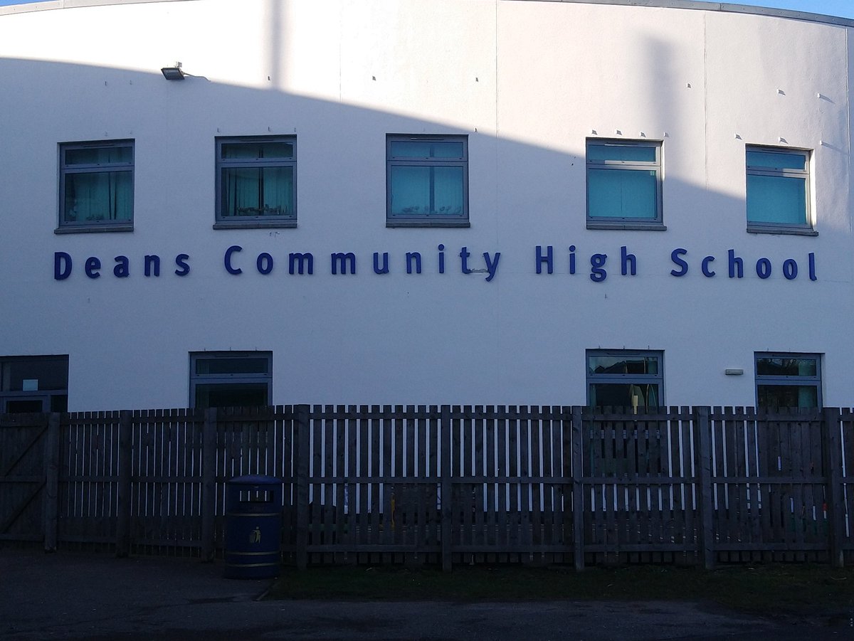 JuliaS2907's tweet photo. After a year of no netball we were back at our old home tonight to see what options are possible in the covid world! Feeling hopeful that @wlothiannetters will be #netballready soon π€β€οΈ @BBNBounceBack @NetballScotland https://t.co/vnmitZuyA8