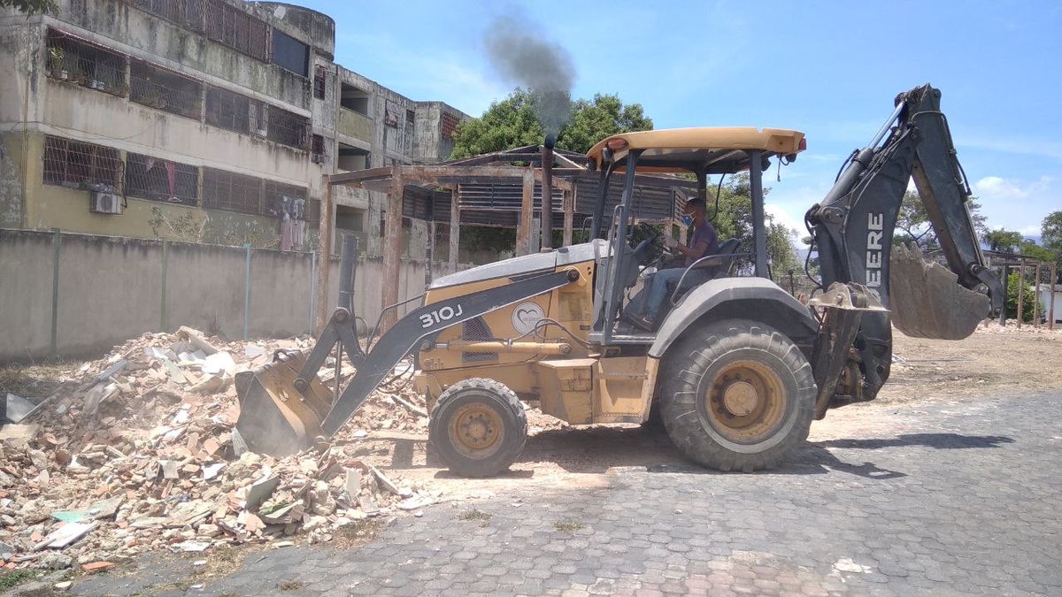 alosguayos's tweet photo. Continuamos la rehabilitación integral del Parque Tierra de Arawacos, en la Vivienda Popular Los Guayos.

#MarcandoLaDiferencia
#LosGuayosTeQuiero https://t.co/e3U6js1RC0