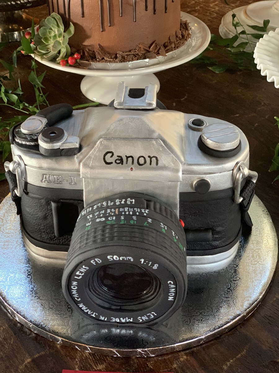 This cake is amazing from Sweet Art Bakery in McKinney, Texas!  ⁦<a href="/lacourvenue/">La Cour Venue</a>⁩ #lacourvenue #mckinneyweddingvenue #dfwweddingvenue