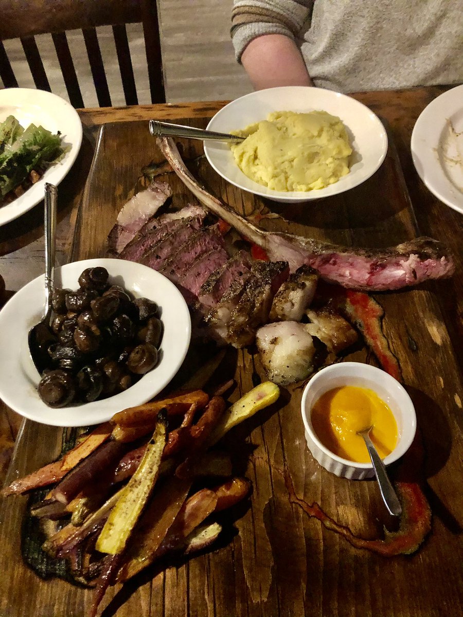 JennKSharp's tweet photo. You know you’re in Shaunavon when... the food is damn good but the people and the experience is even better 🙌
@EatHarvest’s @FoodFlat #screeningparty
#docuseries #fieldtoplate #eatlocal #exploresask #sasknice https://t.co/R5hrMXeZPA