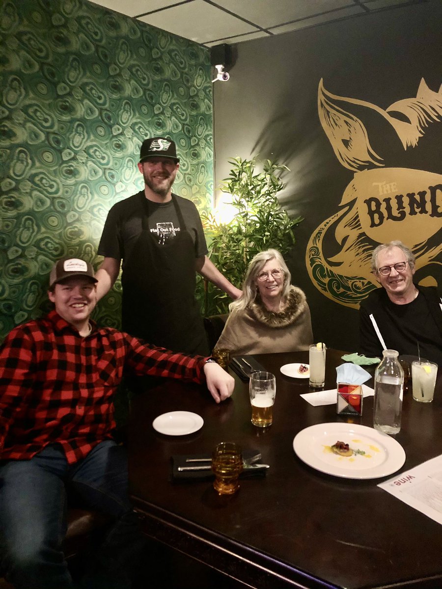 JennKSharp's tweet photo. You know you’re in Shaunavon when... the food is damn good but the people and the experience is even better 🙌
@EatHarvest’s @FoodFlat #screeningparty
#docuseries #fieldtoplate #eatlocal #exploresask #sasknice https://t.co/R5hrMXeZPA