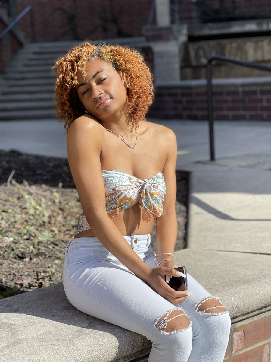 lifeofsimonee's tweet photo. twitter never gets to see me https://t.co/4K8wVkaKo8