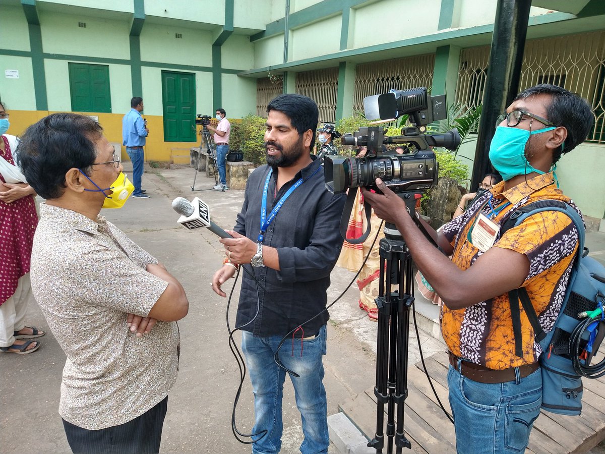 Mukesh_Journo's tweet photo. #BengalElections2021 #first_Phase
Team @ANI at west Midnapur.
@IamNaveenKapoor
@smitaprakash
@ishaan_ANI https://t.co/UKZWyJjbY5