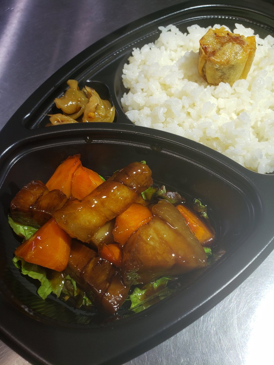 DinerSin's tweet photo. 今日もとても天気が良く、気持ちのいい東大和です🌞😊🌞

お散歩がてら、ＳｉＮ軒のお弁当を食べにいらしてください😋🍴🍱🎶

お弁当は、出来立てを提供したい為作り置きはしておりません🍱
少々お時間を頂く場合がありますが、ご理解の程よろしくお願いします🙏 https://t.co/mdlo1KaAom