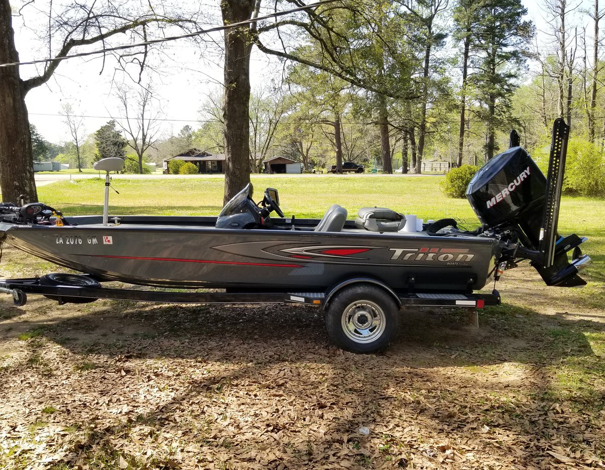 JoeCarpenter17's tweet photo. Got the #tinrig finally all fixed after the ice & snow collapsed the shop roof on it. This is one of the best boats I've ever owned! #PUREFUNTOFISH https://t.co/l3iEDeuvAI