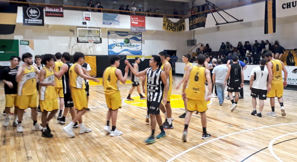 leonqn's tweet photo. #PrimeraMasculino final del partido @ClubCipolletti le ganó por 4 puntos a @BasquetPacifico.

#VamosCipo🏀 https://t.co/pjrMMUI5ia