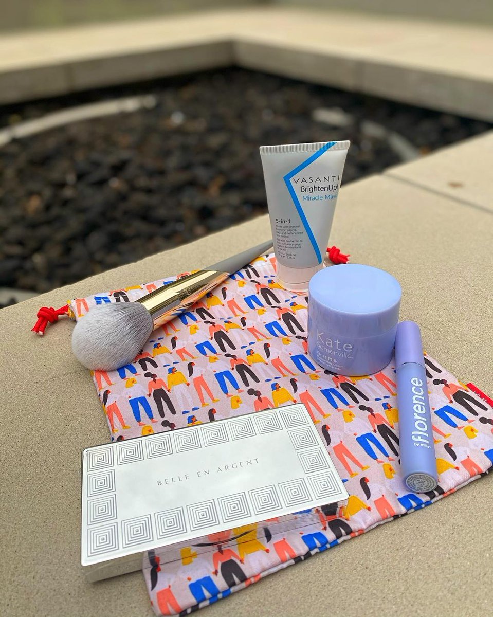 IPSY's tweet photo. Iconic. Inspiring. Totally influencing me to try this @florencebymills Built To Lash Lengthening Mascara. 😍 RG: @curlybeviie #IPSYStrongerTogether https://t.co/qJjG23AoKV