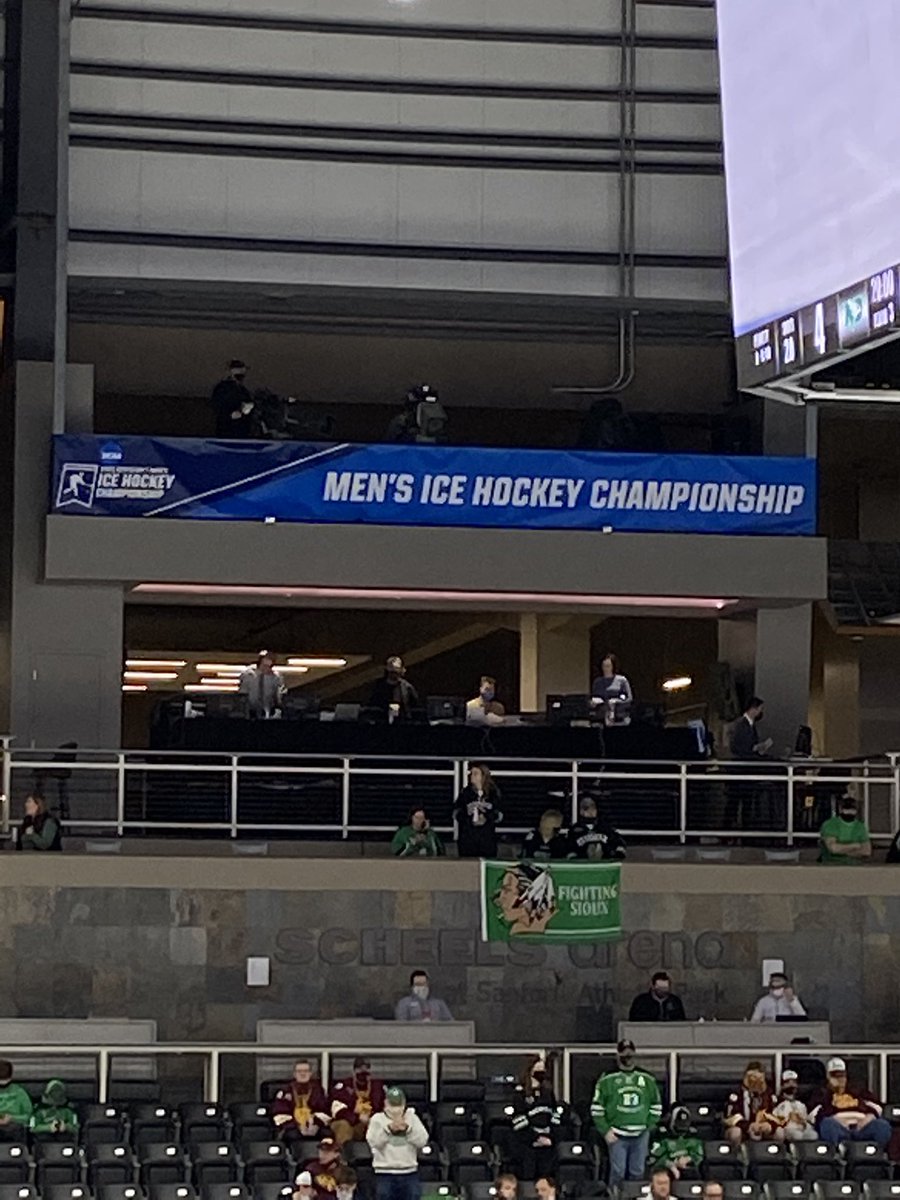 arniesitz's tweet photo. The call is always great when you’ve got @DStarmanHockey in the house. https://t.co/Zd74wSkurS