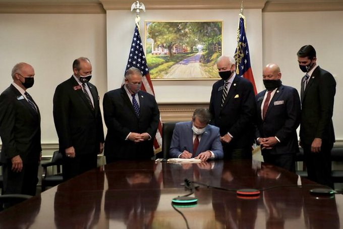 Joanhussey1's tweet photo. While they did this👇👇👇Park Cannon got that👇
#GeorgiaRiseUp #RepParkCannon #JimCrowGOP https://t.co/YAgNj1DZiq