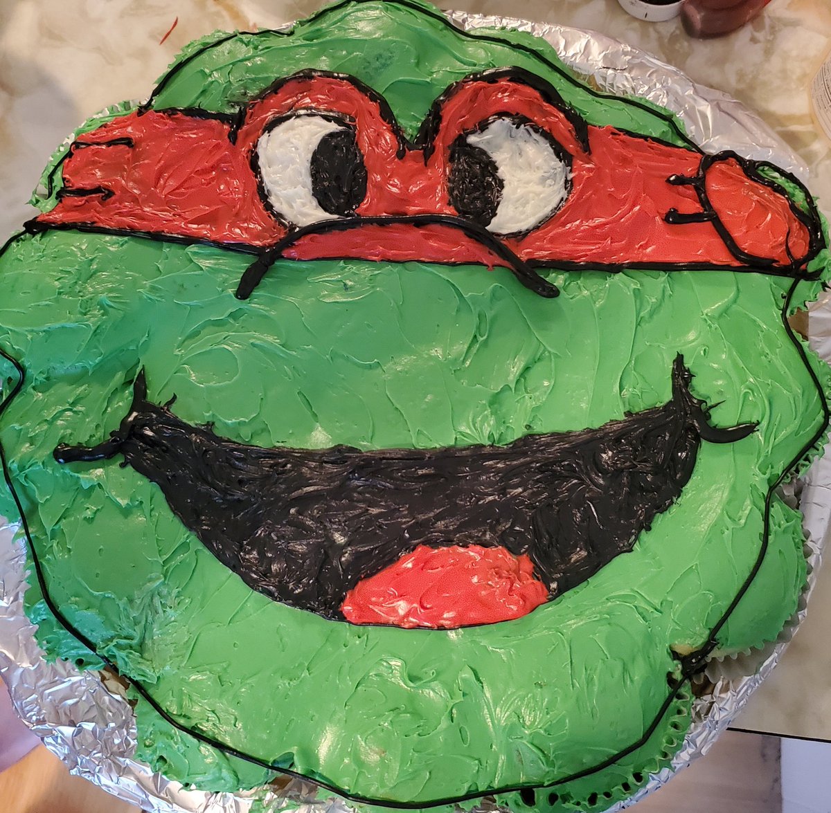 Nimz2016's tweet photo. Well I tired π€·ββοΈπ€·ββοΈπ€·ββοΈ #homemade #ninjaturtles #Raphael #imadethat #cupcakes #pullapartcake https://t.co/UxNO2d3Y3H