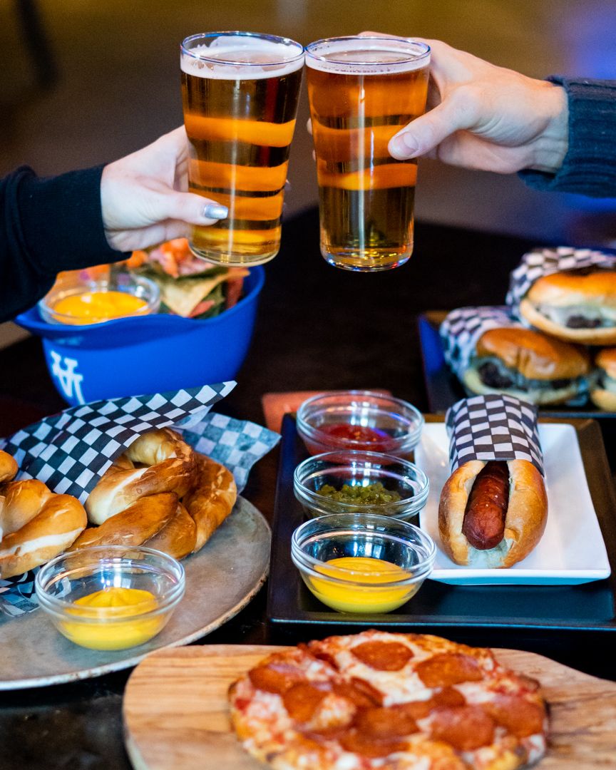 RedCard_'s tweet photo. It's a glorious Friday ☀️
⠀
Happy Hour runs daily from 2 to 5 pm—come for hockey and basketball games, and stay for our #happyhour!
⠀
Join us for $5 #StadiumClassics like smash burgers, hot dogs, and more. Drink specials include beer, wines, and highballs under $5

#vancouver https://t.co/E464eiiqCj
