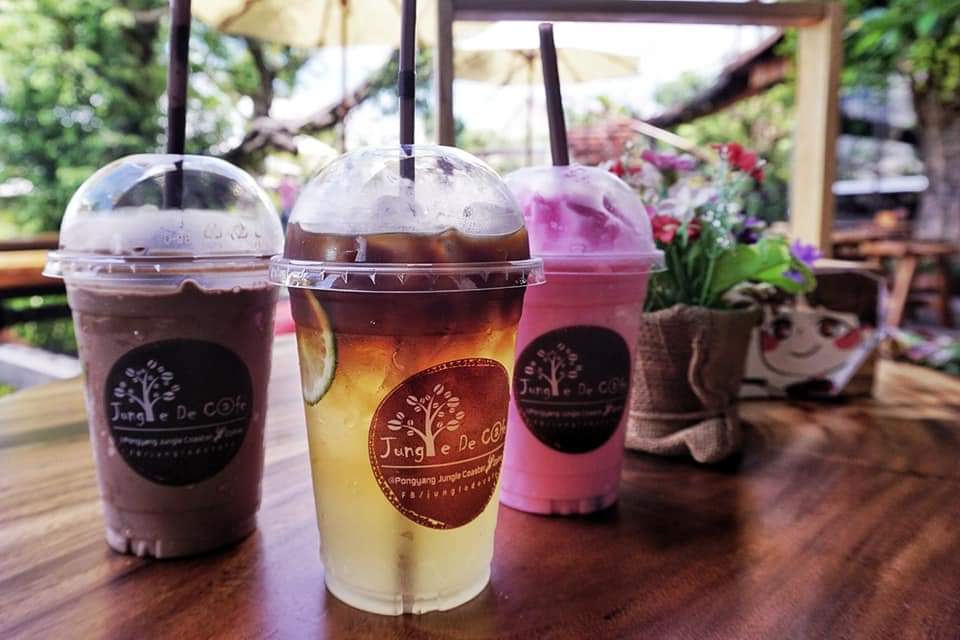 phanuwat_bas's tweet photo. Jungle De Cafe Baan Tawai 

กาแฟราคาหลักสิบ รสชาติหลักร้อย วิวหลักล้าน" 
กับคาเฟ ที่มีบรรยากาศสวยๆ เหมาะกับคนที่ต้องการเสพกับธรรมชาติ พร้อมเมนูอาหารที่หลากหลายให้ท่านได้เลือก และเค้กหลากรสชาติ

 #ReviewChiangmai 
#เชียงใหม่ #Chiangmai #คาเฟ่เชียงใหม่ https://t.co/Tyx3uOIaWj