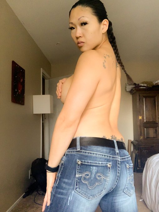 Do you like women in jeans? https://t.co/KAdjXP1Zhk<a href="/tag/tittytuesday"class="tags"><span>#tittytuesday</span></a>