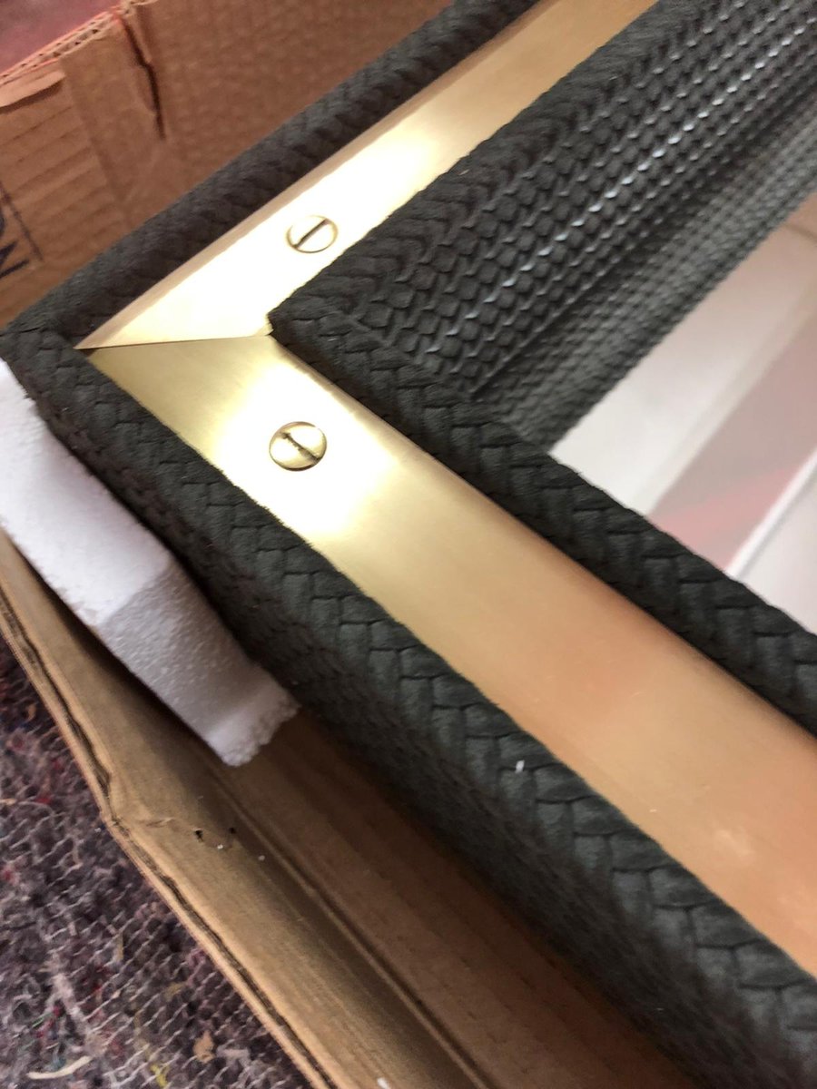 A little peek at the finish of one of our latest mirror, soon to be displayed in our Chelsea Harbour Design Centre Showroom.
Ivy green herringbone semi-exotic leather and brushed brass finish.

#Simpsonslondonmirrors
#designermirrors
#designerfurniture
#luxurymirrors