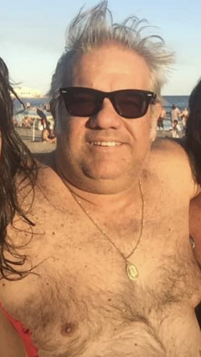 La angustia y la impotencia hacen que escriba esto por si alguien puede ayudarme. Mi papá lo internaron el lunes 15, en la española. Este lunes falleció por Covid. Mi tío fue a buscar sus pertenencias y falta la medalla de oro de la milagrosa (la de la foto) y su billetera