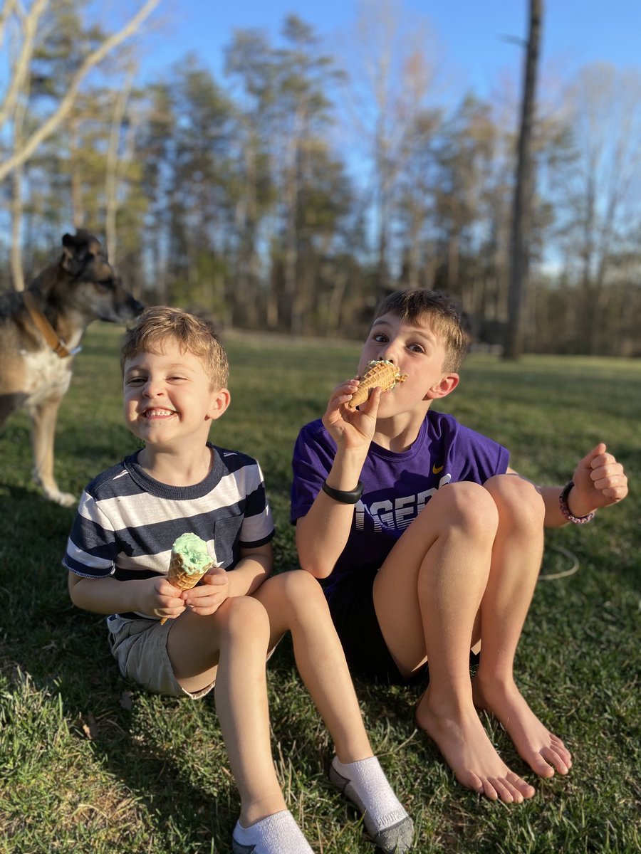 MrAHundley's tweet photo. Yard ✅
Ice cream ✅
My boys ✅
Novah Mae ✅
Spring Break ✅✅✅

✌🏻❤️😃 https://t.co/KORhvtSZ6H